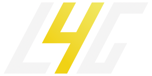 Weiß-gelbes L4C-Logo auf schwarzem Hintergrund.